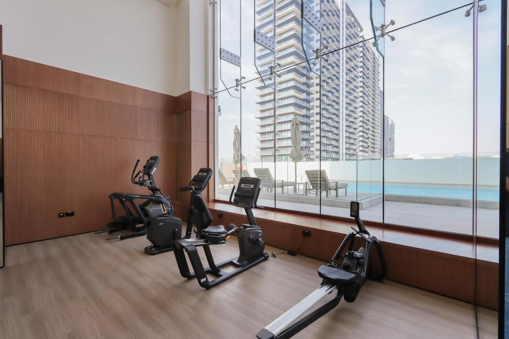 Livbnb-Urban Getaway 1Bhk With Jvc Skyline View Dubai Apartment