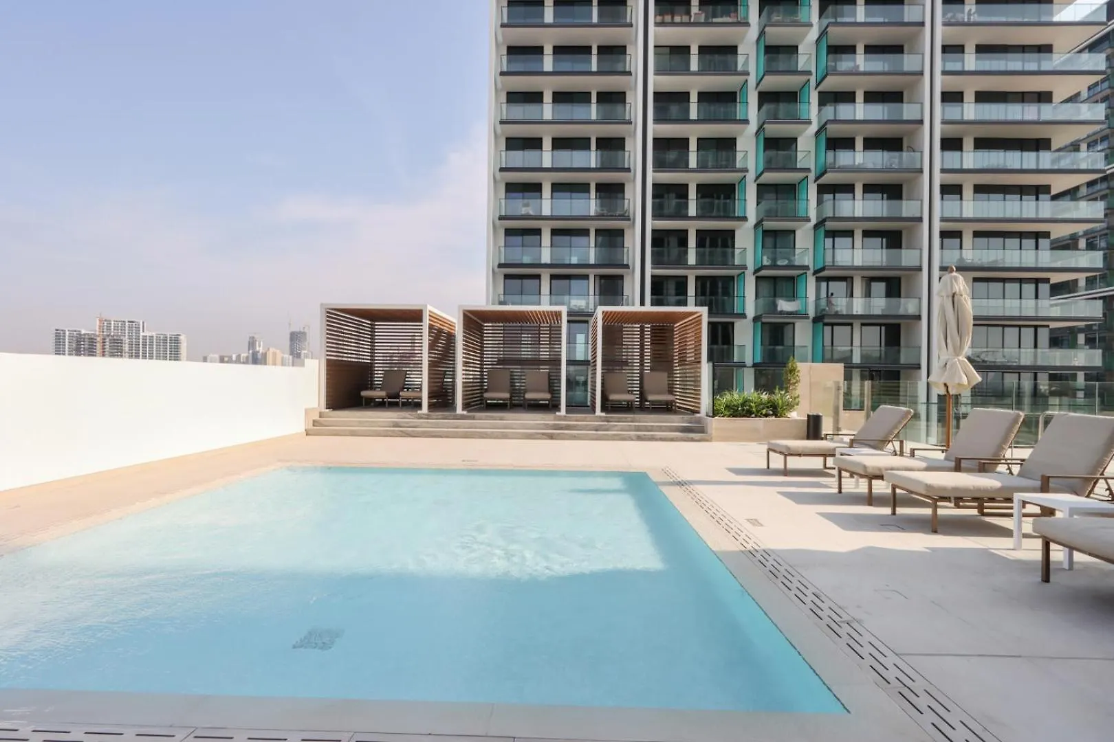 Livbnb-Urban Getaway 1Bhk With Jvc Skyline View Dubai