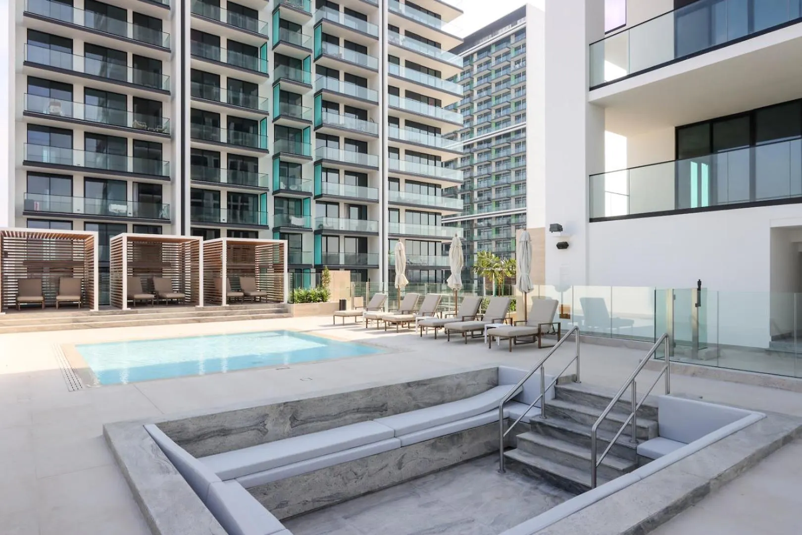 Apartment Livbnb-Urban Getaway 1Bhk With Jvc Skyline View Dubai