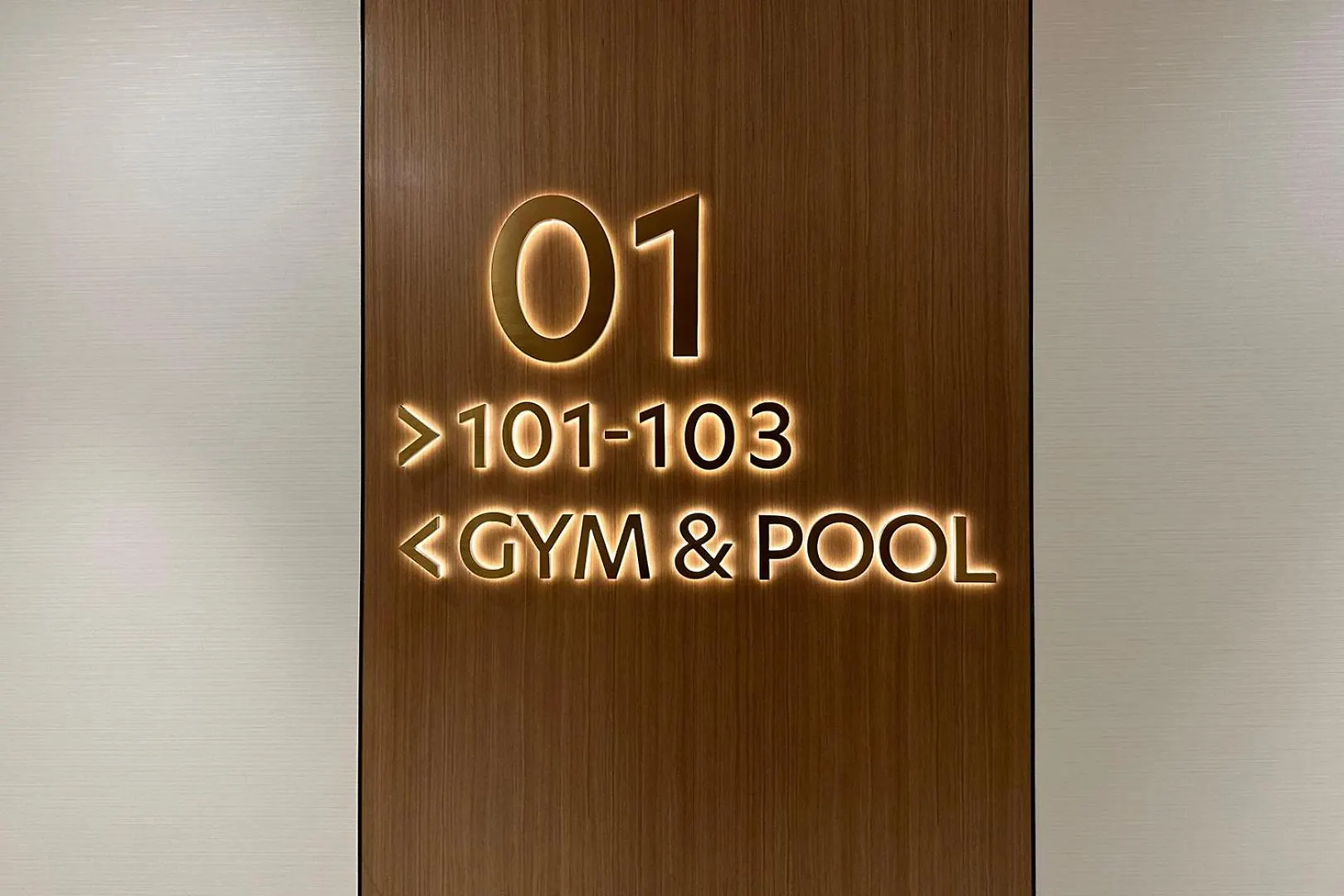 Livbnb-Urban Getaway 1Bhk With Jvc Skyline View Dubai 0*,