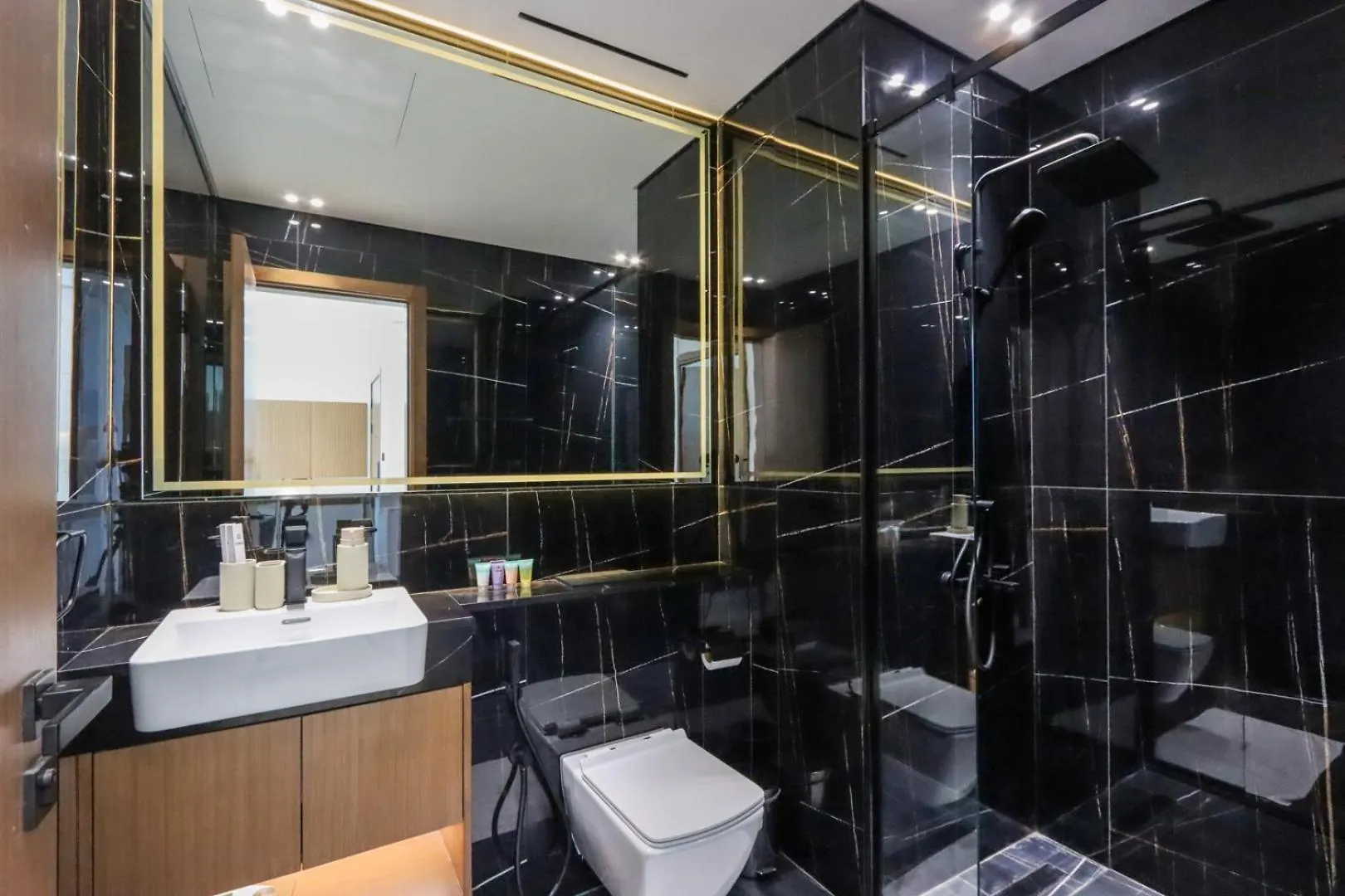 Livbnb-Urban Getaway 1Bhk With Jvc Skyline View Dubai Apartment