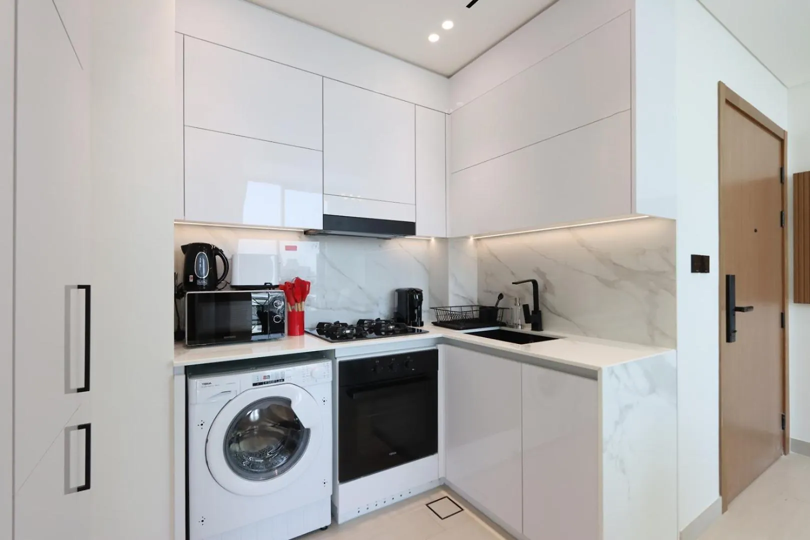 Livbnb-Urban Getaway 1Bhk With Jvc Skyline View Dubai 0*,  United Arab Emirates