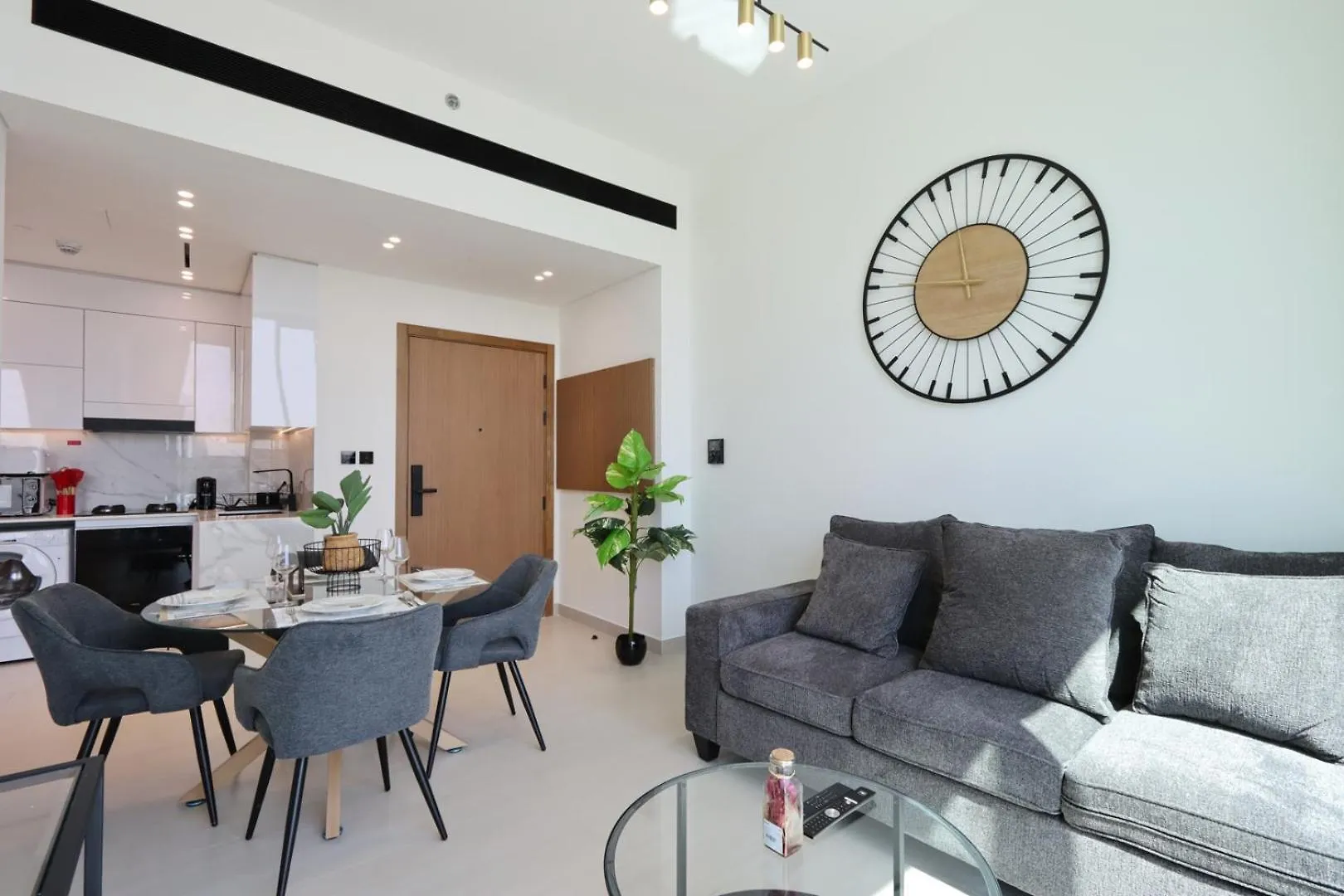 Apartment Livbnb-Urban Getaway 1Bhk With Jvc Skyline View Dubai