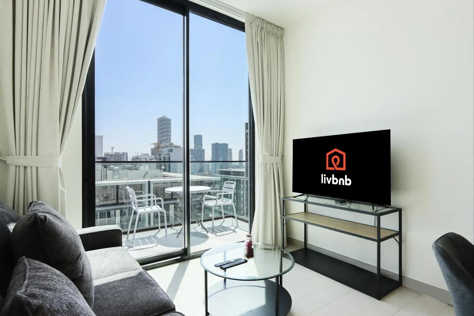 Livbnb-Urban Getaway 1Bhk With Jvc Skyline View Dubai Apartment