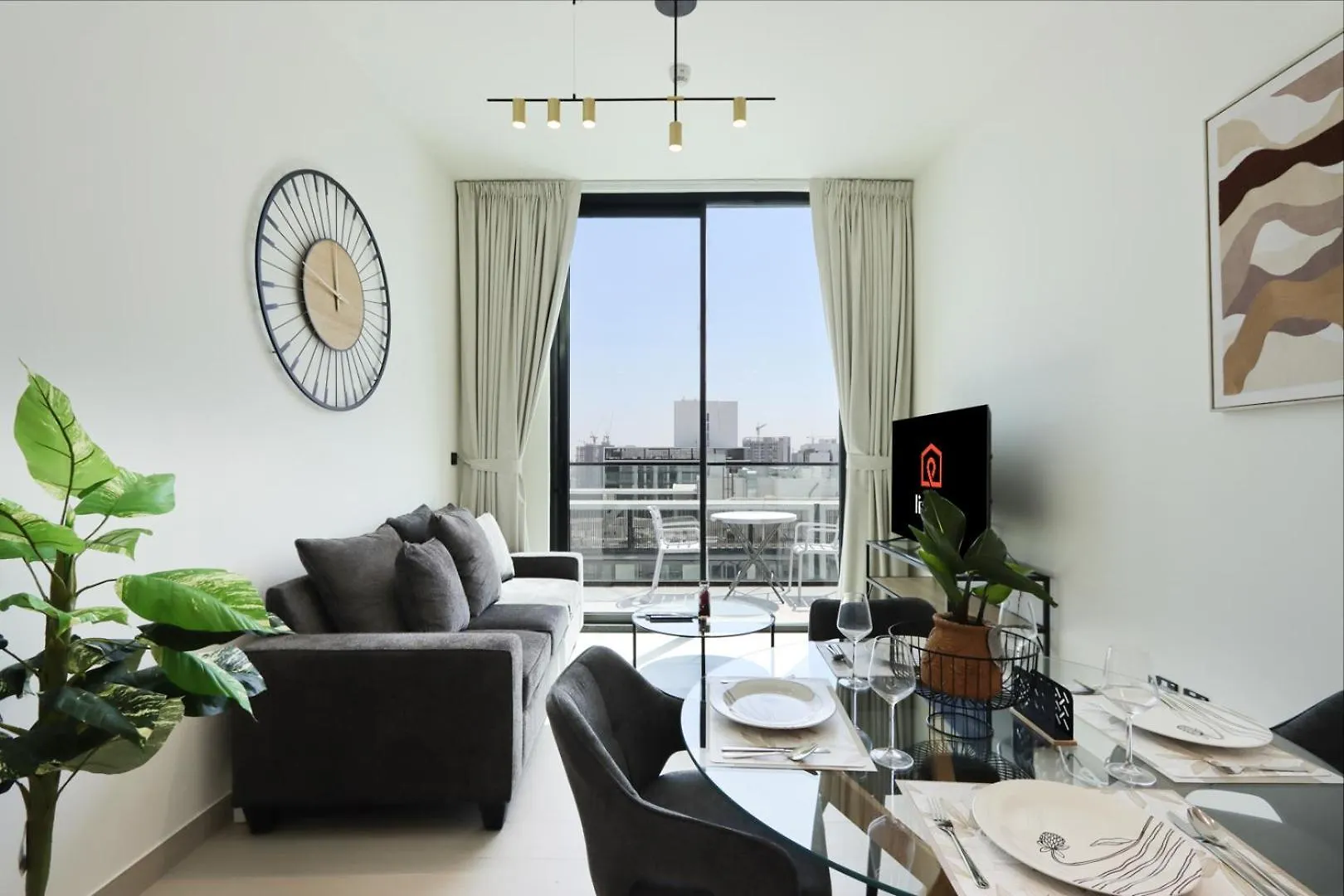 Livbnb-Urban Getaway 1Bhk With Jvc Skyline View Dubai