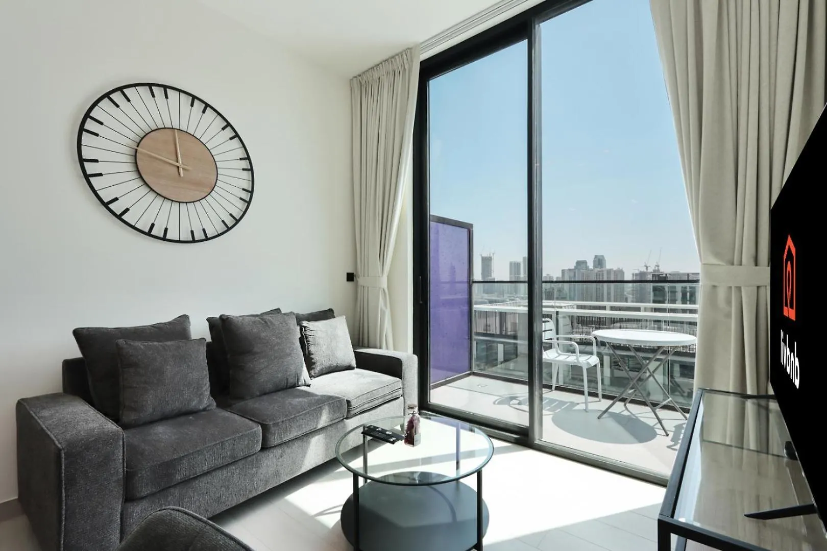 Livbnb-Urban Getaway 1Bhk With Jvc Skyline View Dubai 0*,
