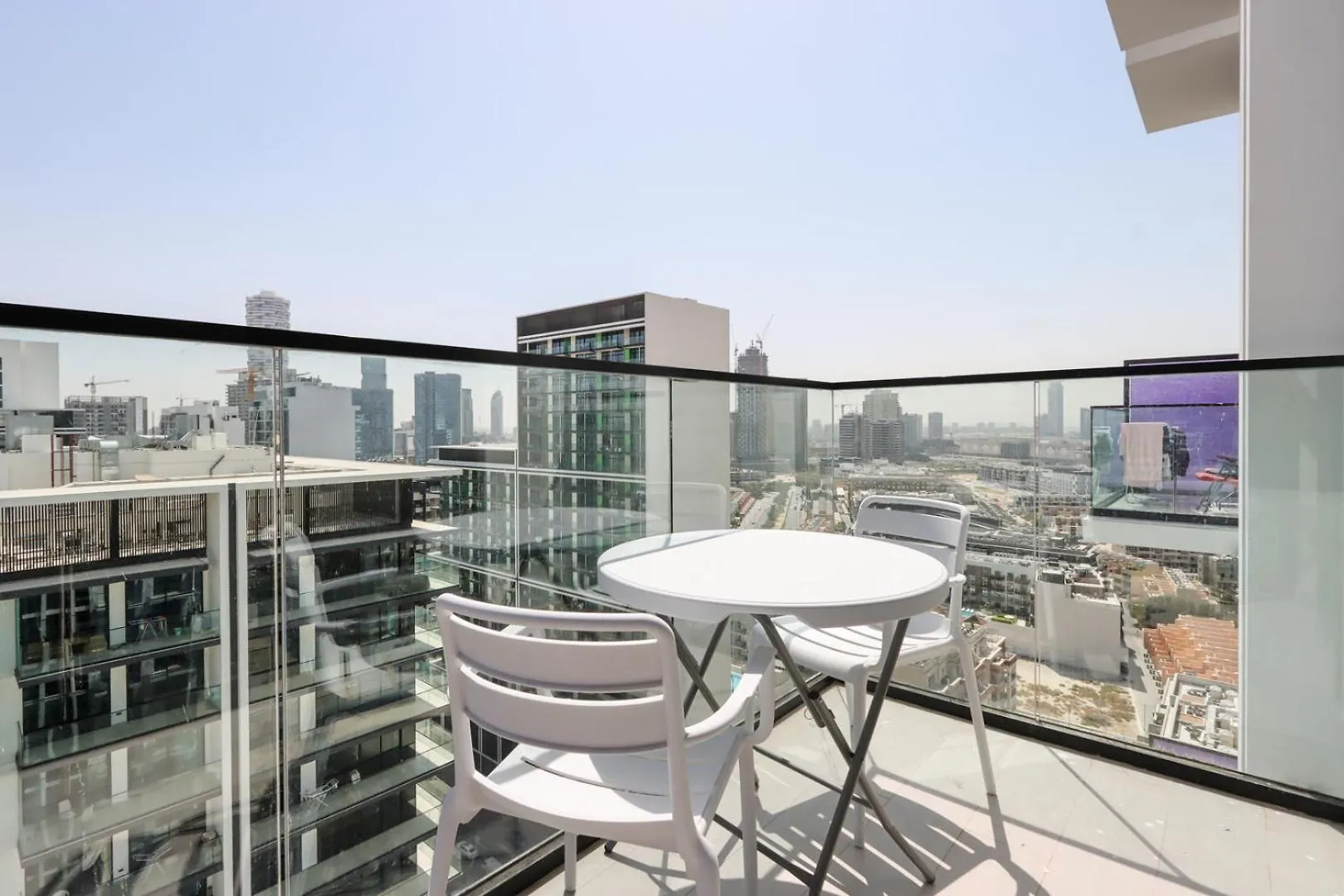 Livbnb-Urban Getaway 1Bhk With Jvc Skyline View Dubai Apartment