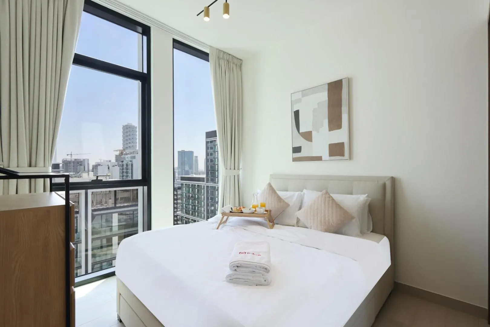 Livbnb-Urban Getaway 1Bhk With Jvc Skyline View Dubai