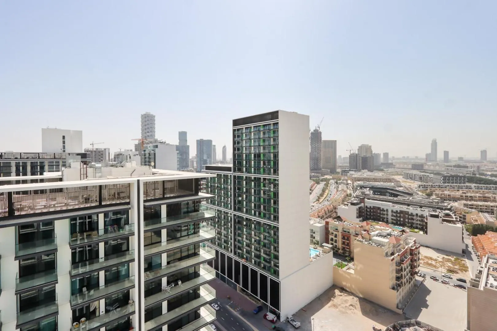 Livbnb-Urban Getaway 1Bhk With Jvc Skyline View Dubai