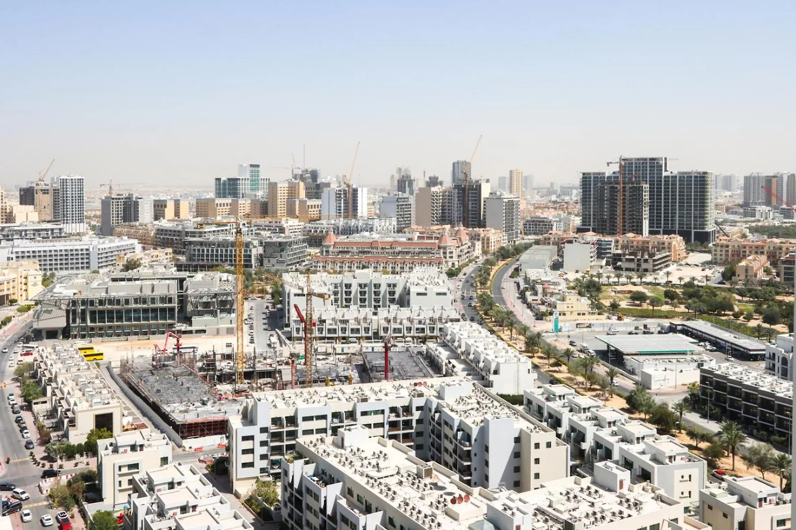 Livbnb-Urban Getaway 1Bhk With Jvc Skyline View Dubai Apartment