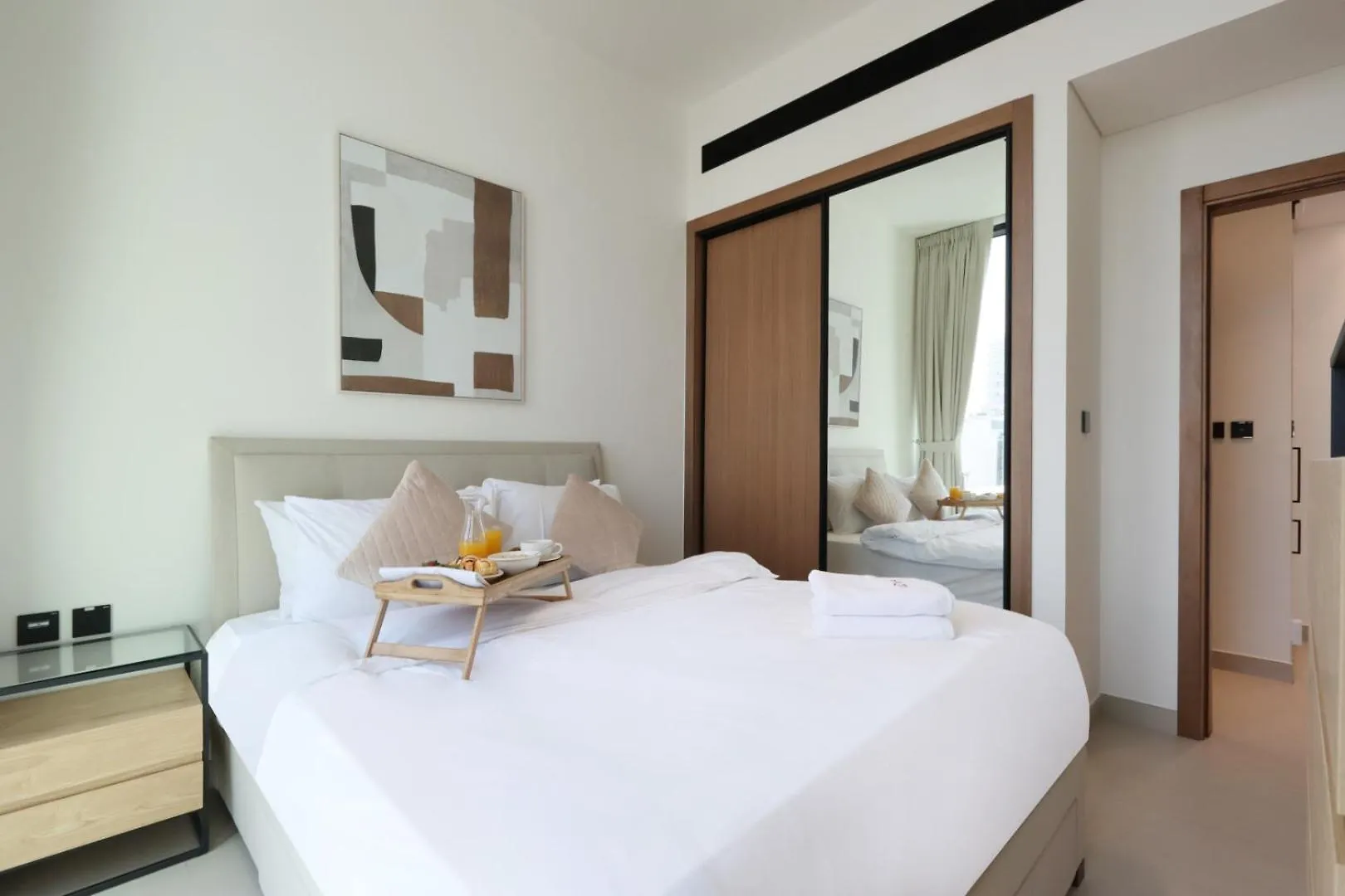 Livbnb-Urban Getaway 1Bhk With Jvc Skyline View Dubai