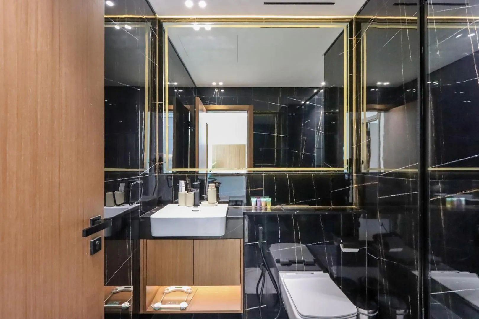 Apartment Livbnb-Urban Getaway 1Bhk With Jvc Skyline View Dubai