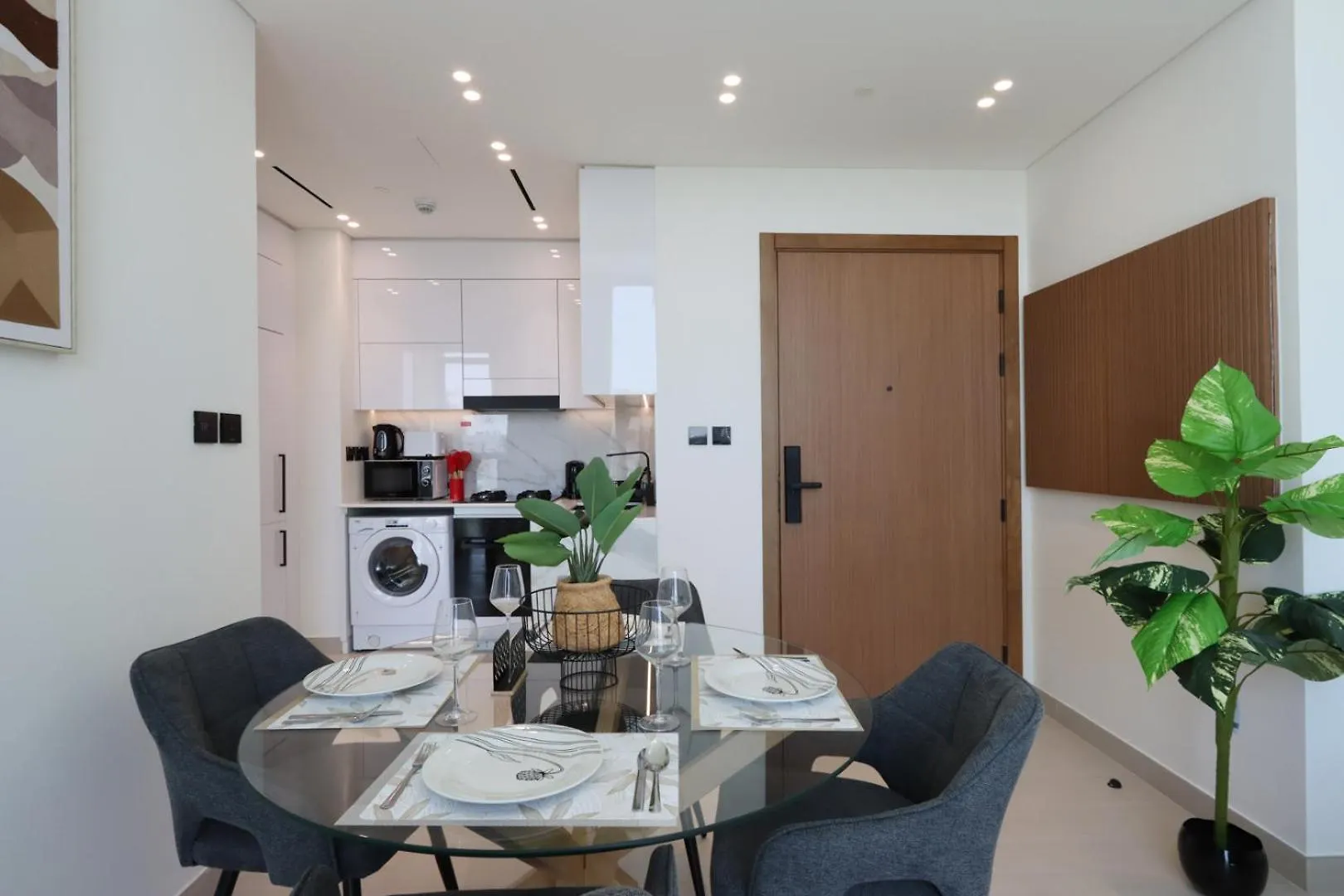 Livbnb-Urban Getaway 1Bhk With Jvc Skyline View Dubai Apartment